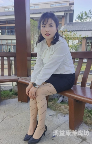 操丝袜熟女，时尚与魅力的完美融合老阿姨在家里面跳脸红的广场舞
